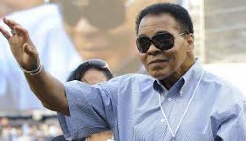 الملاكم محمد علي في المستشفى