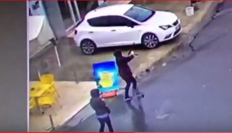 بالفيديو هجوم مسلح يستهدف مقرا أمنيا في تركيا