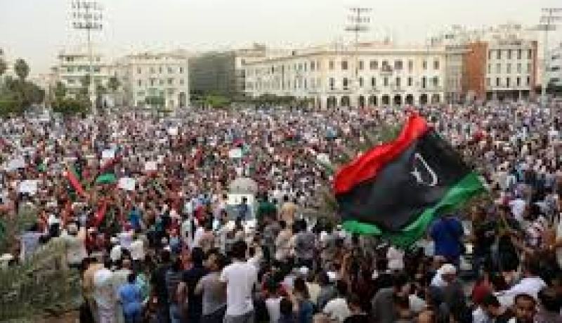 الحكومة الليبية تعلن التعبئة الشاملة لمواجهة الميلشيات المتشددة إثر مقتل 14 جنديا