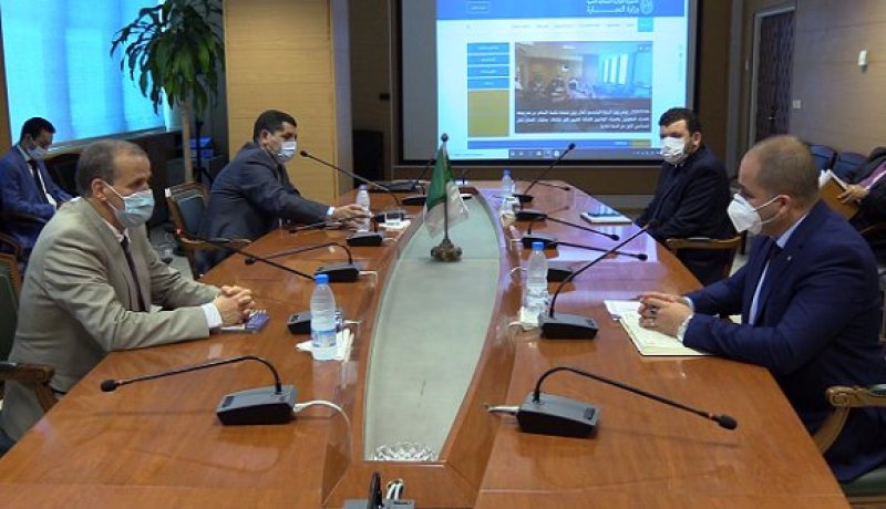 تحديد الأنشطة التجارية التي ستتزود قريبا بأجهزة الدفع الإلكتروني