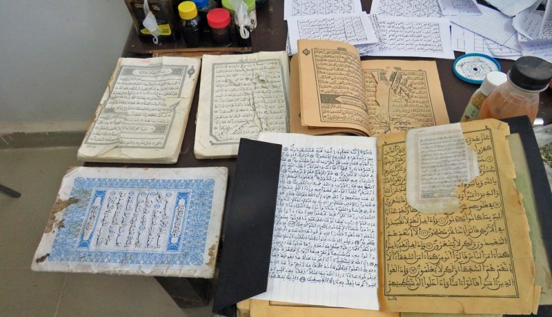 بالصور..توقيف ستيني يمارس السحر والشعوذة عن طريق تدنيس المصحف بالنعامة
