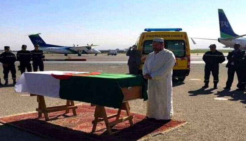 مسيلة.. جثمان الشاعر الراحل عياش يحياوي يوارى الثرى بمسقط رأسه