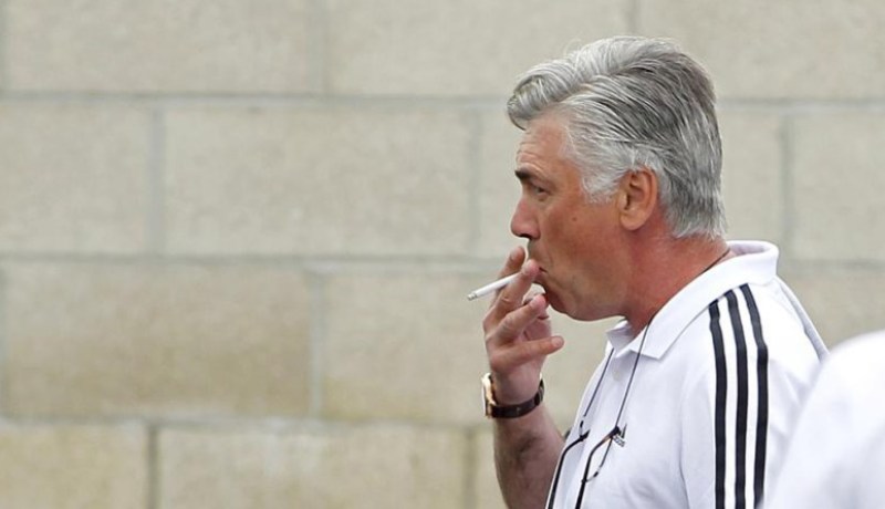 البايرن يمنع “أنشلوتي” من التدخين!