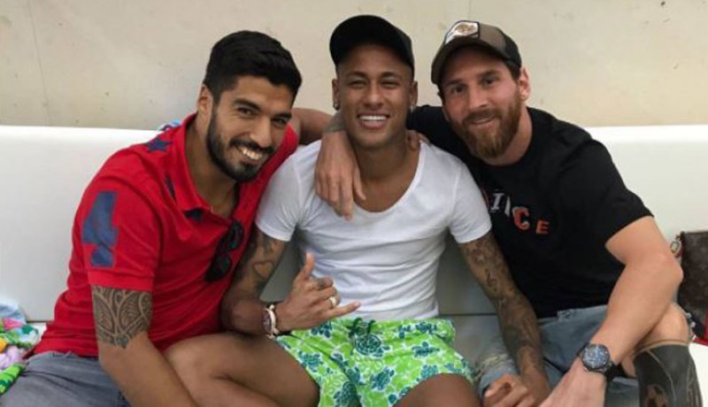 نيمار يعود لبرشلونة وميسي يسخر من بيكيه !!