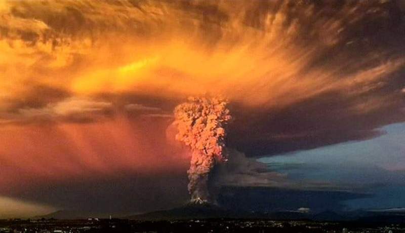 بالفيديو ثوران بركان في جنوب تشيلي وإجلاء آلاف الاشخاص