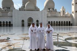 لاعب ريال مدريد يزور مسجد الشيخ زايد