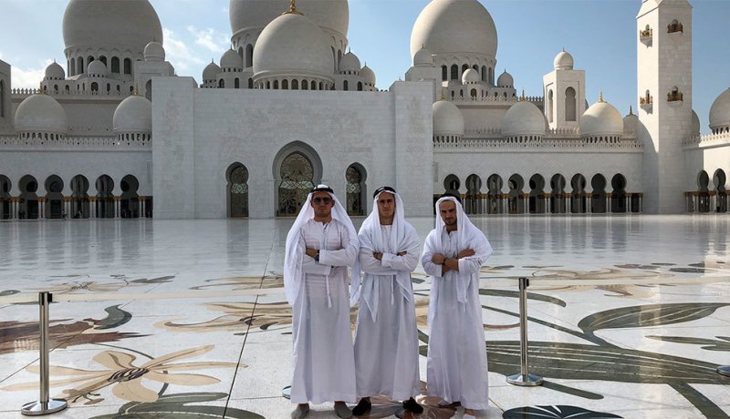 لاعب ريال مدريد يزور مسجد الشيخ زايد