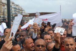 الجزائر : وقفة احتجاجية للمحاسبين امام المجلس الشعبي الوطني