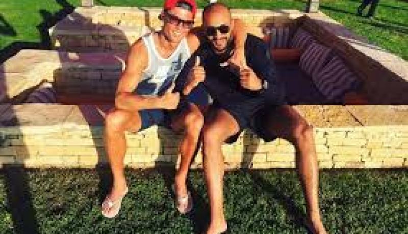 صحيفة إسبانية تعتبر علاقة كريستيانو رونالدو والمغربي بدر هاري علاقة مثلية