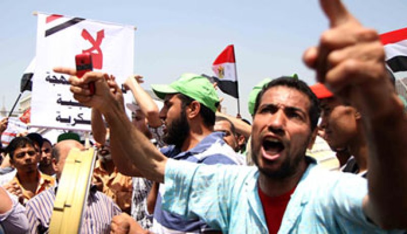 الأمن يغلق كوبرى العباسية.. والأهالى ينتشرون أمام الشوارع الجانبية في مصر