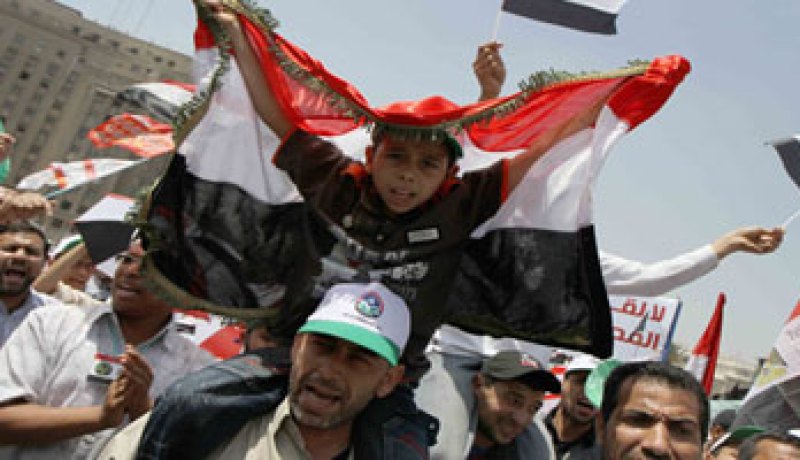 انخفاض أعداد المعتصمين بالتحرير وأنصار أبو إسماعيل يتوعدون برد قوى