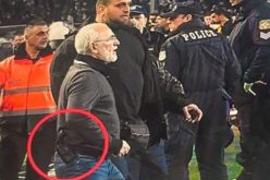 رئيس فريق يوناني يقتحم الميدان بالسلاح للإحتجاج على الحكم