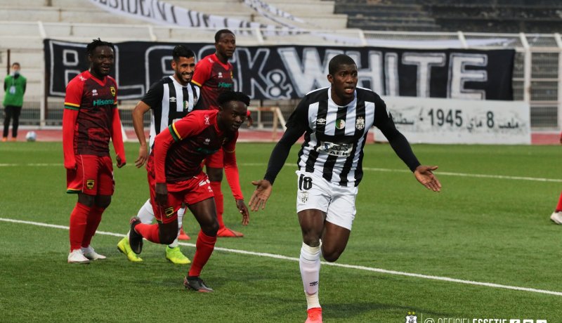 كأس الكاف.. وفاق سطيف يتعادل سلبيا مع أشانتي ويبلغ دور المجموعات