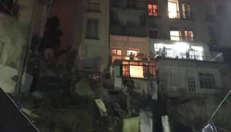 بالفيديو سقوط جدار عمارة يهدّد حياة سكان تيليملي بالعاصمة