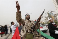 قوات القذافي تقترب من مدينة اجدابيا في طريقها الى بنغازي