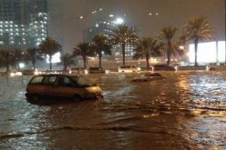 بالفيديو.. الكويت تغرق في سيول الأمطار!!
