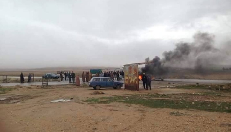 سكان قرية بكار بخنشلة يغلقون الطريق احتجاجا على التهميش والحقرة