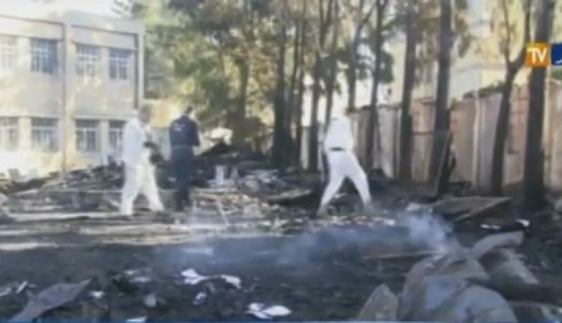 بالفيديو مقصى من السكنات الإجتماعية يضرم النار في منزله محاولا حرق أفراد عائلته بسكيكدة