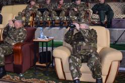 بالصور… قايد صالح يشرف على تدريبات لإطلاق صواريخ بحرية أرض أرض