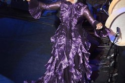 أسعار صادمة لفساتين المطربة أحلام