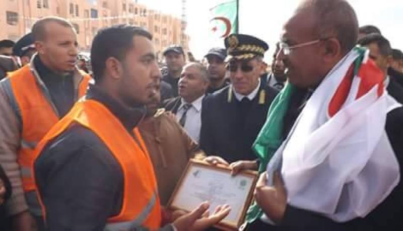 بالصور .. شباب عين الصفراء لحملة النظافة والتشجير يكرمون وزير الداخلية