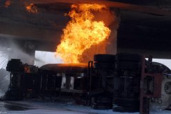 تسرب حوالي 3 أطنان من الزفت من صهريج شاحنة بميناء مستغانم