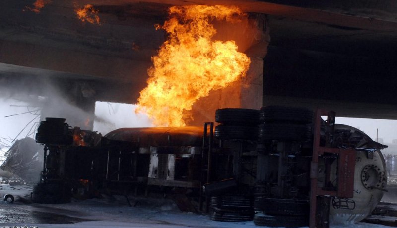 تسرب حوالي 3 أطنان من الزفت من صهريج شاحنة بميناء مستغانم