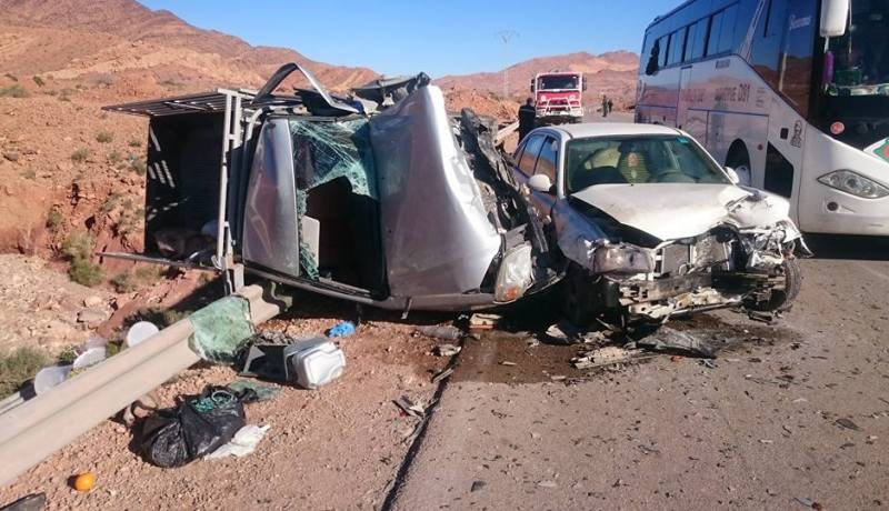 بالصور… وفاة إمرأتين وإصابة 6 آخرين في حادث مرور ببشار