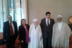 وزراء يتسابقون لأخــذ صـور مع الشيخ آيت علجت