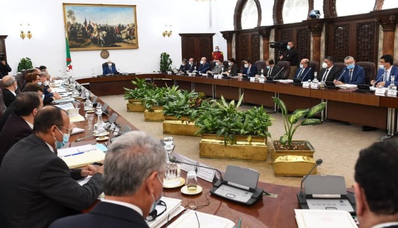 رئيس الجمهورية يترأس اجتماعا لمجلس الوزراء