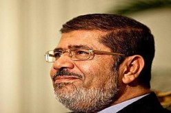 مرسي يستبدل الإعلان الدستوري بآخر والاستفتاء في موعده