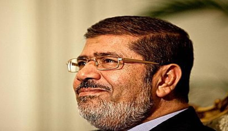 مرسي يستبدل الإعلان الدستوري بآخر والاستفتاء في موعده