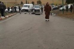 بالصور مواطنون يغلقون طريق عين مليلة وقسنطينة