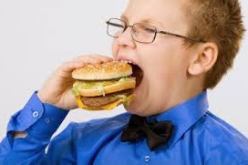 دراسة تكشف أن تناول الأطفال للوجبات الجاهزة بكثرة يؤثرعلى تحصيلهم الأكاديمي