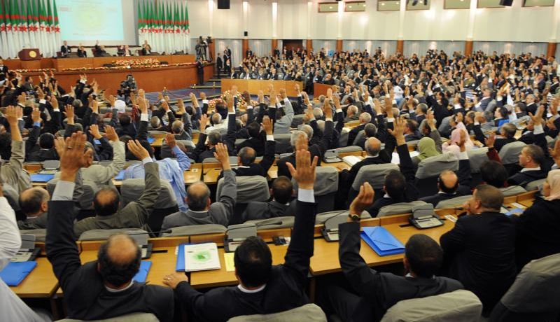 البرلمان يطالب بوضع بطاقية وطنية للفقراء والمحتاجين
