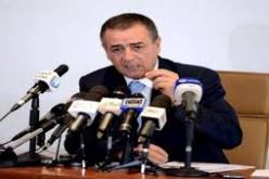 بوشوارب يدعو المؤسسات البريطانية إلى تنويع استثماراتها في الجزائر