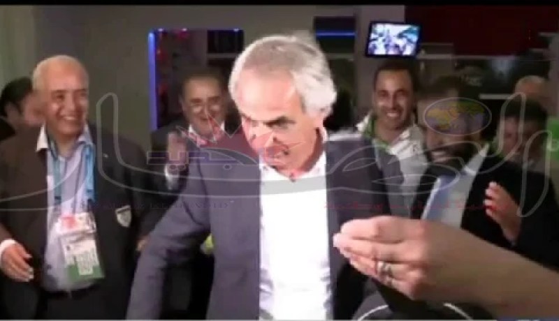 بالفيديو: المدرب وحيد حليلوزيش يرقص على انغام المنتخب الوطني بعد التأهل للدور الثاني