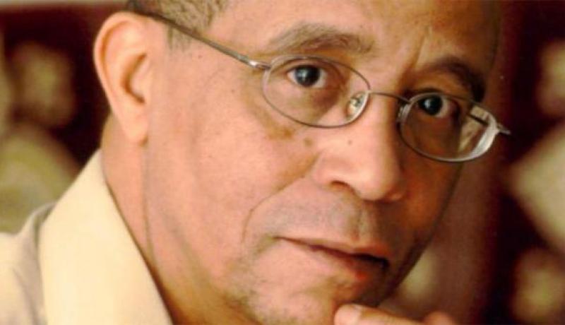 ياسمينة خضرة يصف الجزائريين بـ “القردة” في كتابه الجديد