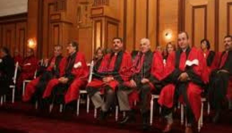 بوتفليقة يجري حركة موسعة في سلك القضاء