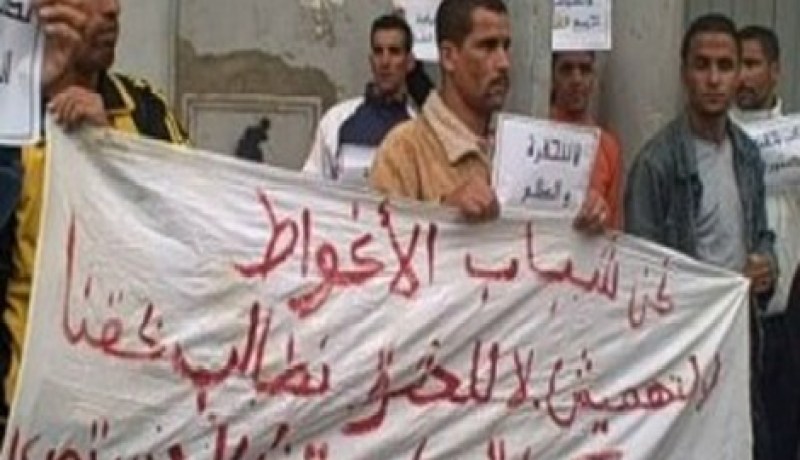 بطالون يعتصمون امام قاعدة نفطية بالأغواط ويناشدون السلطات بالعمل