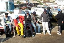 عناصر من الجيش الإيطالي يعتدون بالضرب على حراڤة جزائريين