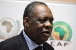 إعفاء بلاتر من مهامه وتعيين الكاميروني حياتو على رأس الفيفا مؤقتا