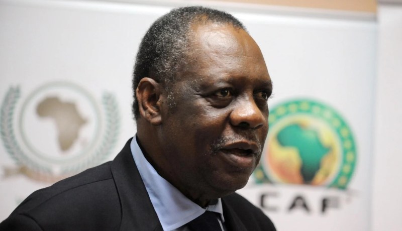 إعفاء بلاتر من مهامه وتعيين الكاميروني حياتو على رأس الفيفا مؤقتا