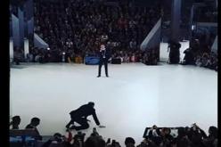 بالفيديو.. لحظة سقوط سيرغي لافروف أرضا أمام الجمهور