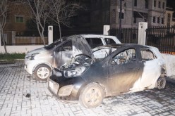 مجهولون يضرمون النار في سيارتين لعاملتين بالشرطة في جيجل