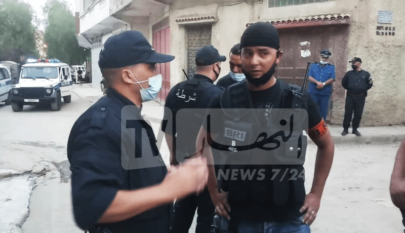 خلال مداهمات ليلية بالبليدة.. توقيف عدد من المطلوبين وحجز أسلحة بيضاء ومخدرات