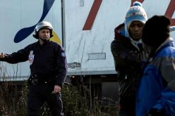 فرنسا تخصص مبلغا ماليا لكل مهاجر يريد العودة لبلاده