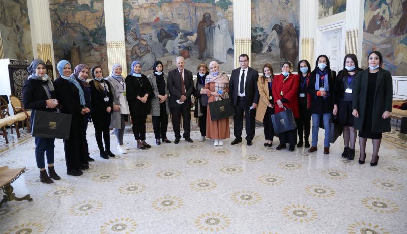 قوجيل يُكرم مجموعة من الصحفيات بمناسبة عيد المرأة