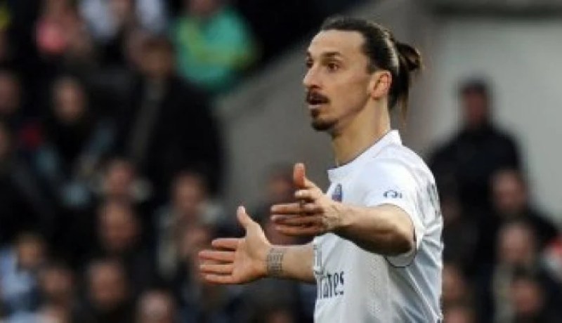 إيقاف إبراهيموفيتش مباراة واحدة على خلفية طرده أمام تشيلسي