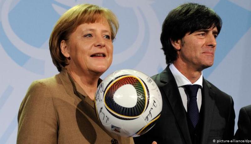 ميركل تحدد موعد إسنئناف الدوري الألماني!